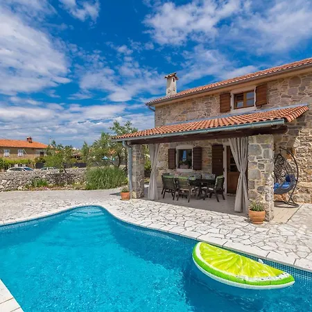 Сasa de vacaciones House Andrea With Pool