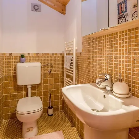 House Andrea With Pool Vakantiehuis