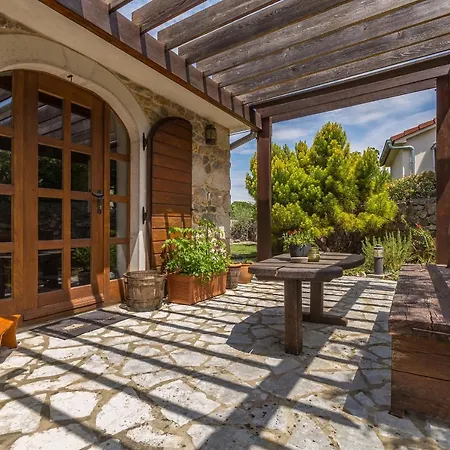 Vakantiehuis House Andrea With Pool