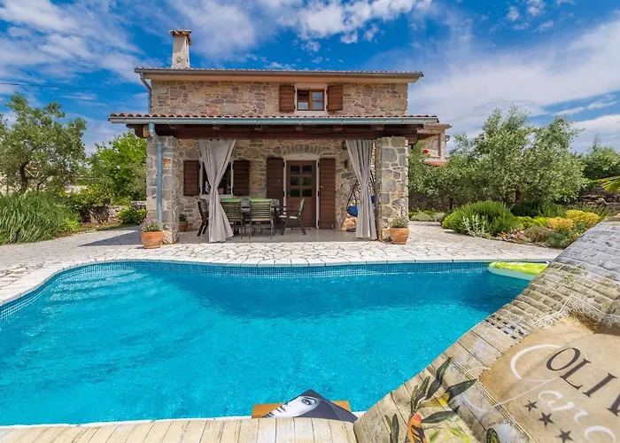 House Andrea With Pool