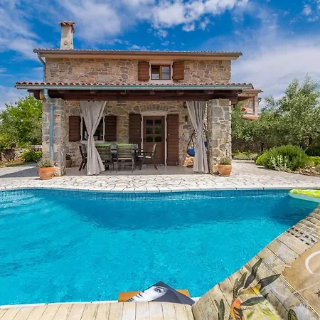 House Andrea With Pool