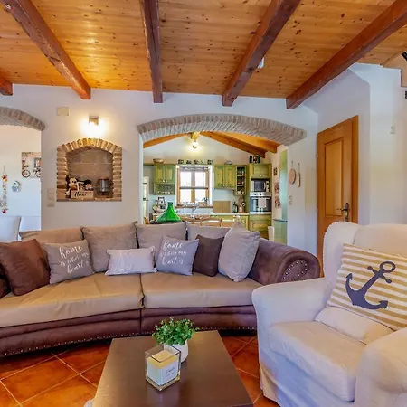 Casa vacanze House Andrea With Pool *